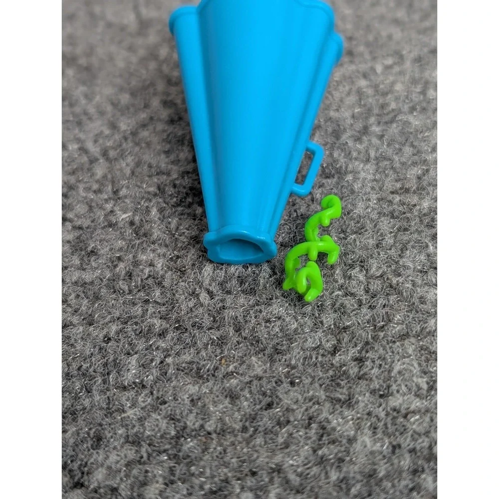 Monster High Doll Ghoul Spirit Venus McFlytrap 2013‎ Megaphone & Arm Cuff Only